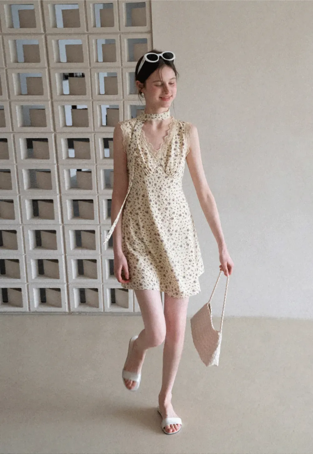 Floral Print Sleeveless Dress with Lace Trim and Choker Neckline