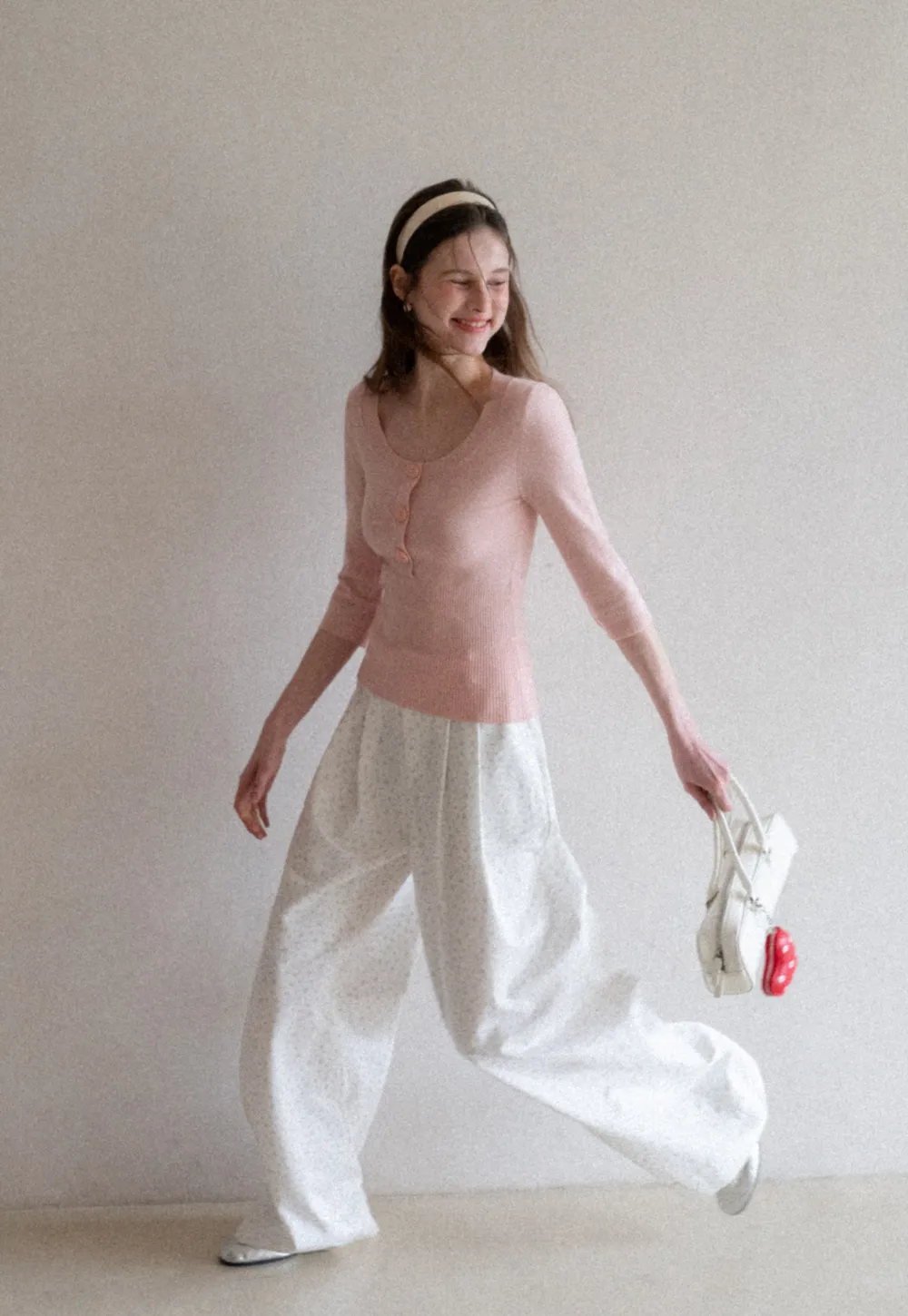 Woolen knit sweater with ribbed hem and cuffs