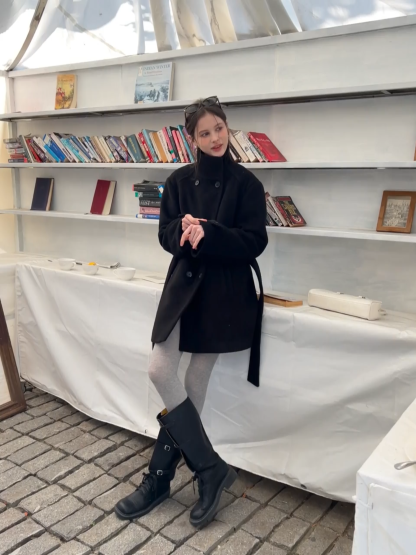 Elegant Wool Coat with Belted Design and Wide Collar