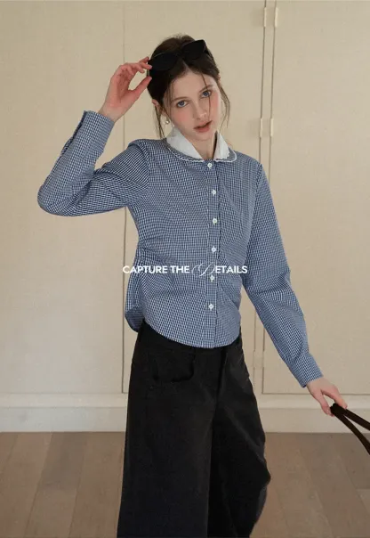 Elegant blouse with scalloped collar and long sleeves for versatile styling