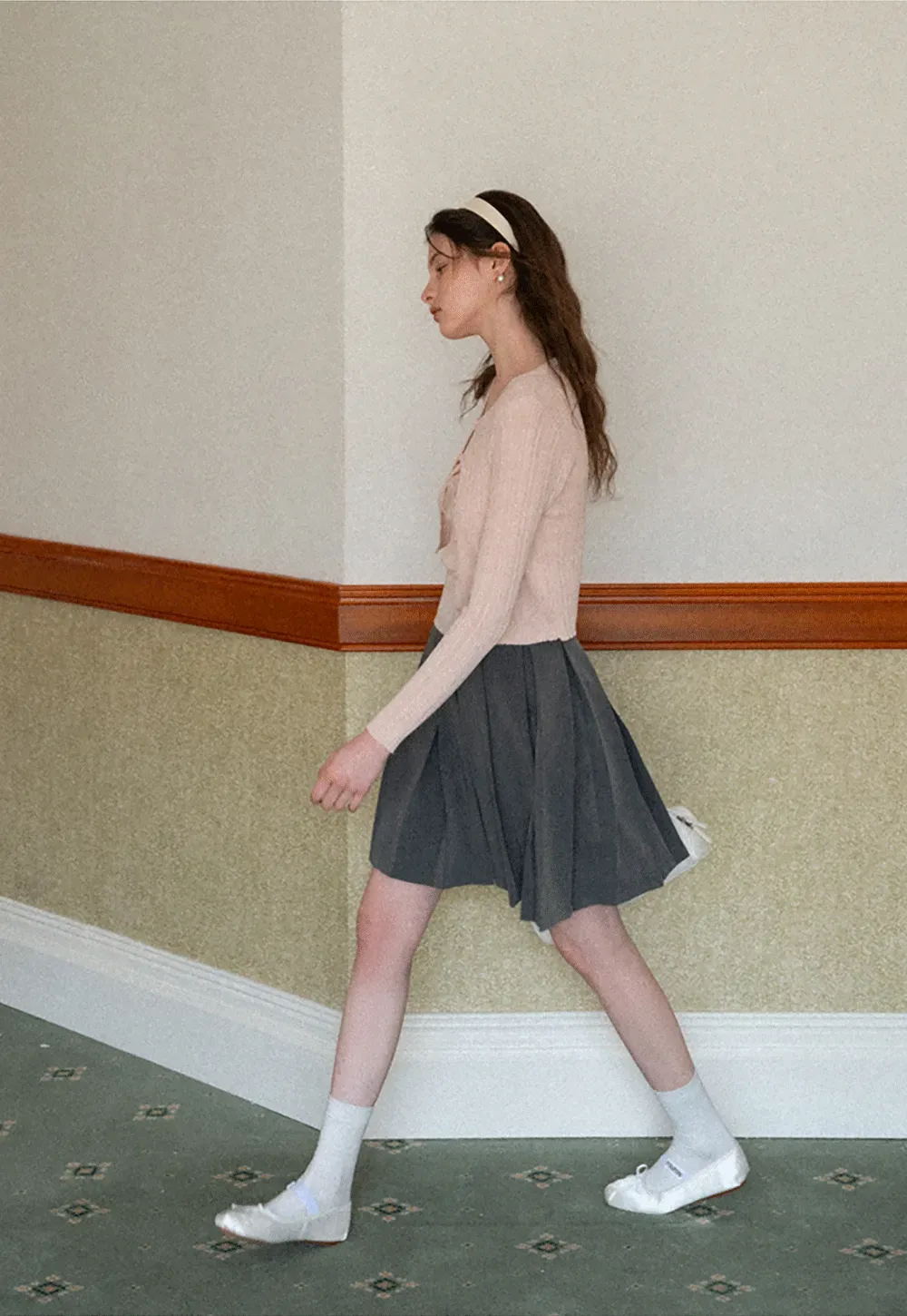 Ribbed knit sweater with V neckline and long sleeves