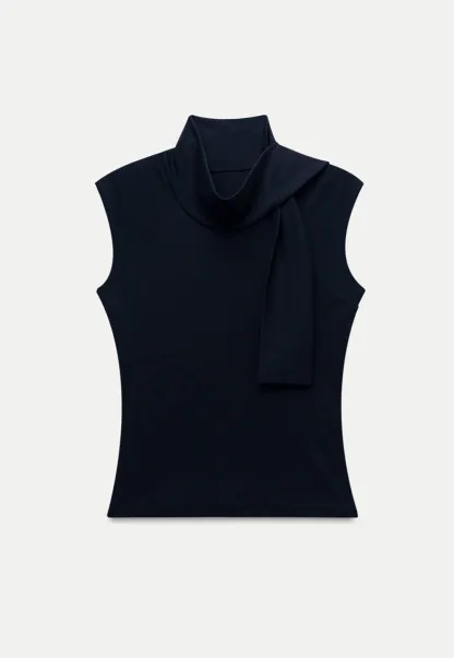 Women’s Sleeveless Knit Top