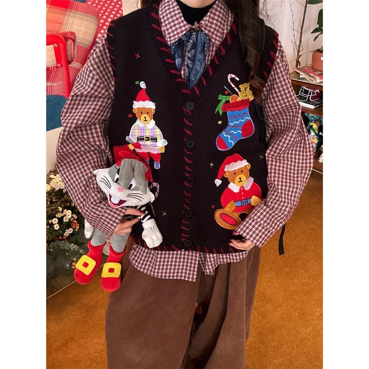 🎄🎅 This Christmas Vest Is Just So Festive and Cozy!