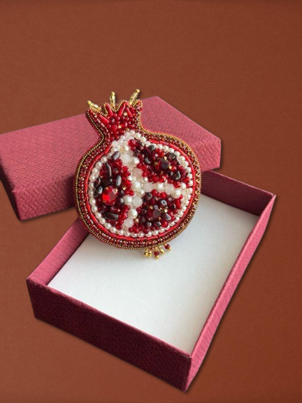 Handmade Fruit Embroidery Brooch - DIY Beaded Jewelry Craft Kit, Mother's Day Gift for Mom and Women - Fruit Pattern Needlework Accessories