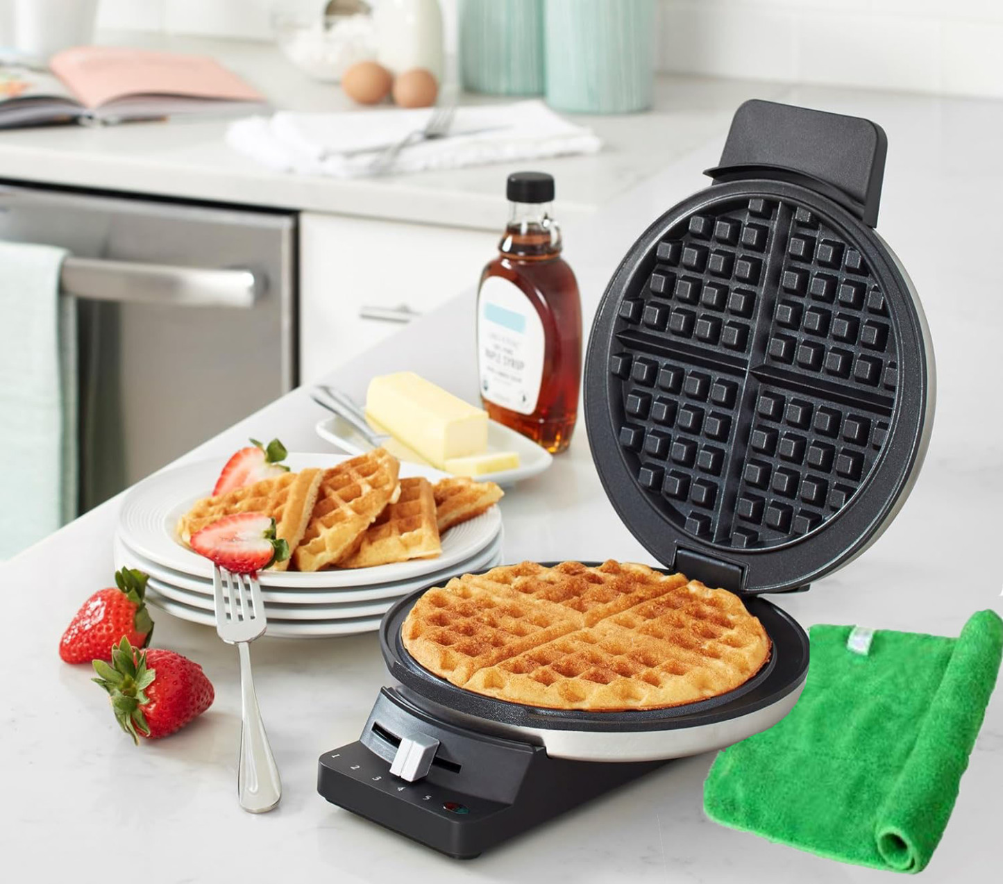 Round Classic Waffle Maker Fast heating non-stick plate Excellent waffle maker for home use 5-speed adjustable control Black