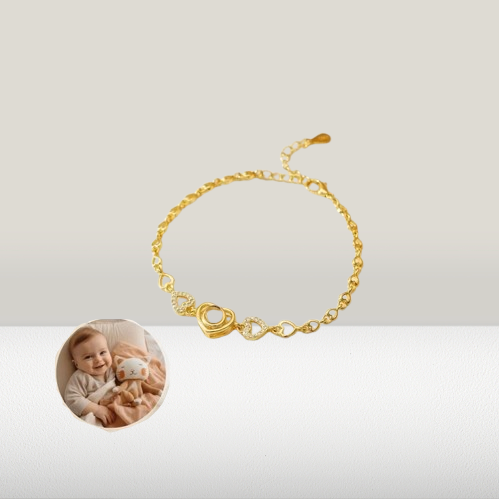 Photo Projection Heart Bracelet: A Personalized Keepsake for Her