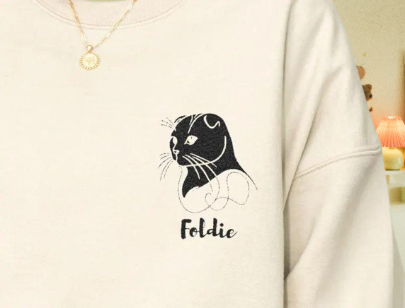 Scottish Fold Mama Sweashirt - Personalized Cat Name Design