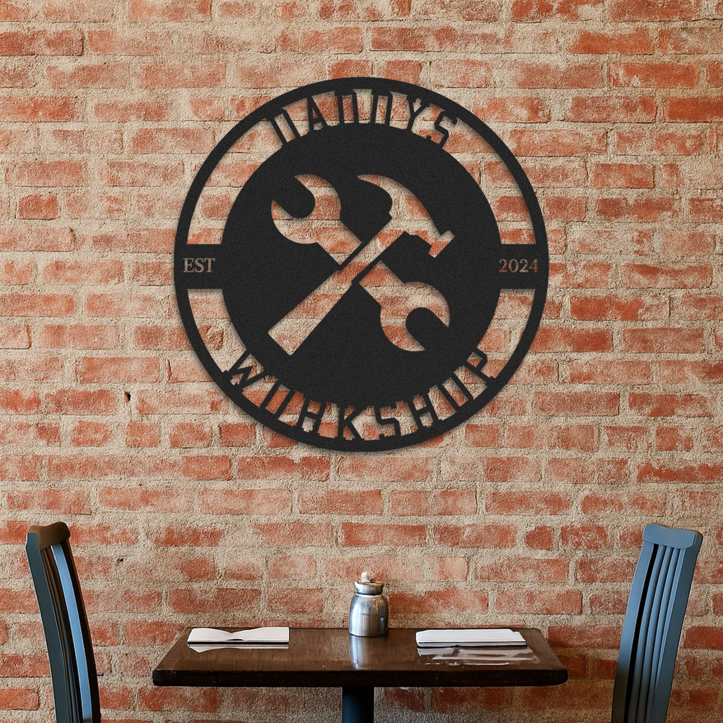 Custom Daddy's Workshop Sign, Personalized Metal Garage Sign with Tools, Round Metal Decor for Dad's Shop, Father's Day Gift for Handy Dads