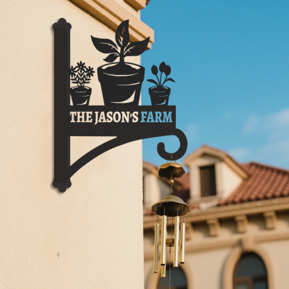 Custom Plant Pot Wall Hanger, Personalized Farmhouse Metal Bracket with Name, Rustic Garden Plant Hanger Hook for Pots Bird Feeders Wind Chimes