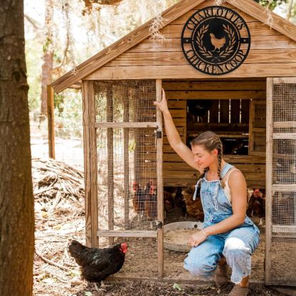 Personalized Metal Chicken Coop Signs Outdoor, Cusotm Fluffy Butt Hut Chicken Coop Sign, Chicken Coop Accessories, Funny Signs for Chicken Coops, Farmhouse Wall Decor for Lawn, Yard, Patio, Garden