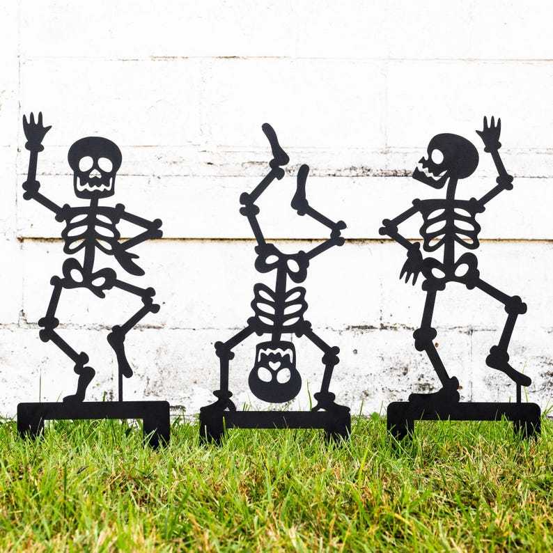 Outdoor Skeleton Halloween Decor, Halloween Outdoor Sign, Halloween Garden Signs, Metal Halloween Yard Stakes, Halloween Sign Skeleton Decor