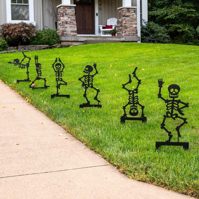 Outdoor Skeleton Halloween Decor, Halloween Outdoor Sign, Halloween Garden Signs, Metal Halloween Yard Stakes, Halloween Sign Skeleton Decor