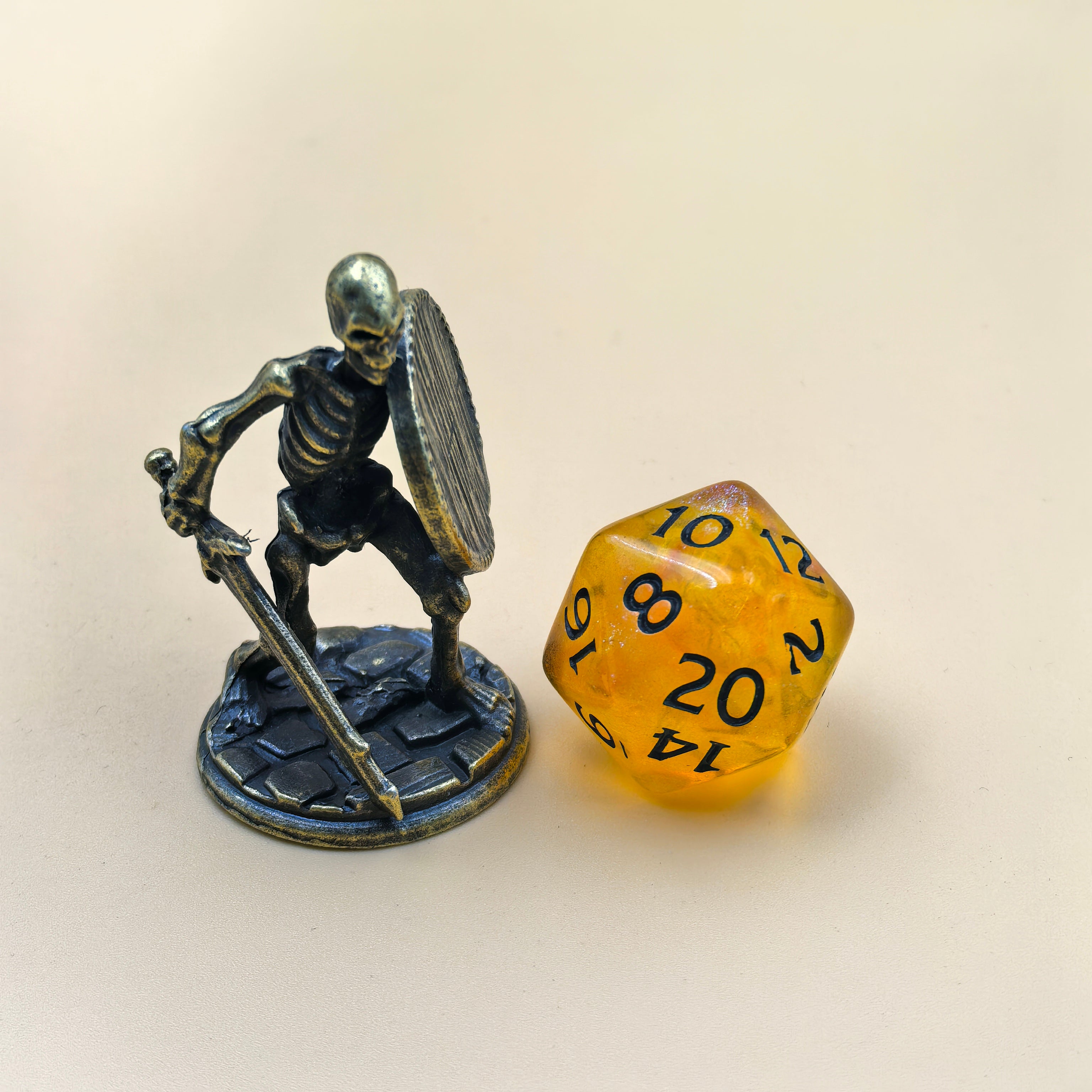 Undead skeleton warrior miniature + Mystery D20