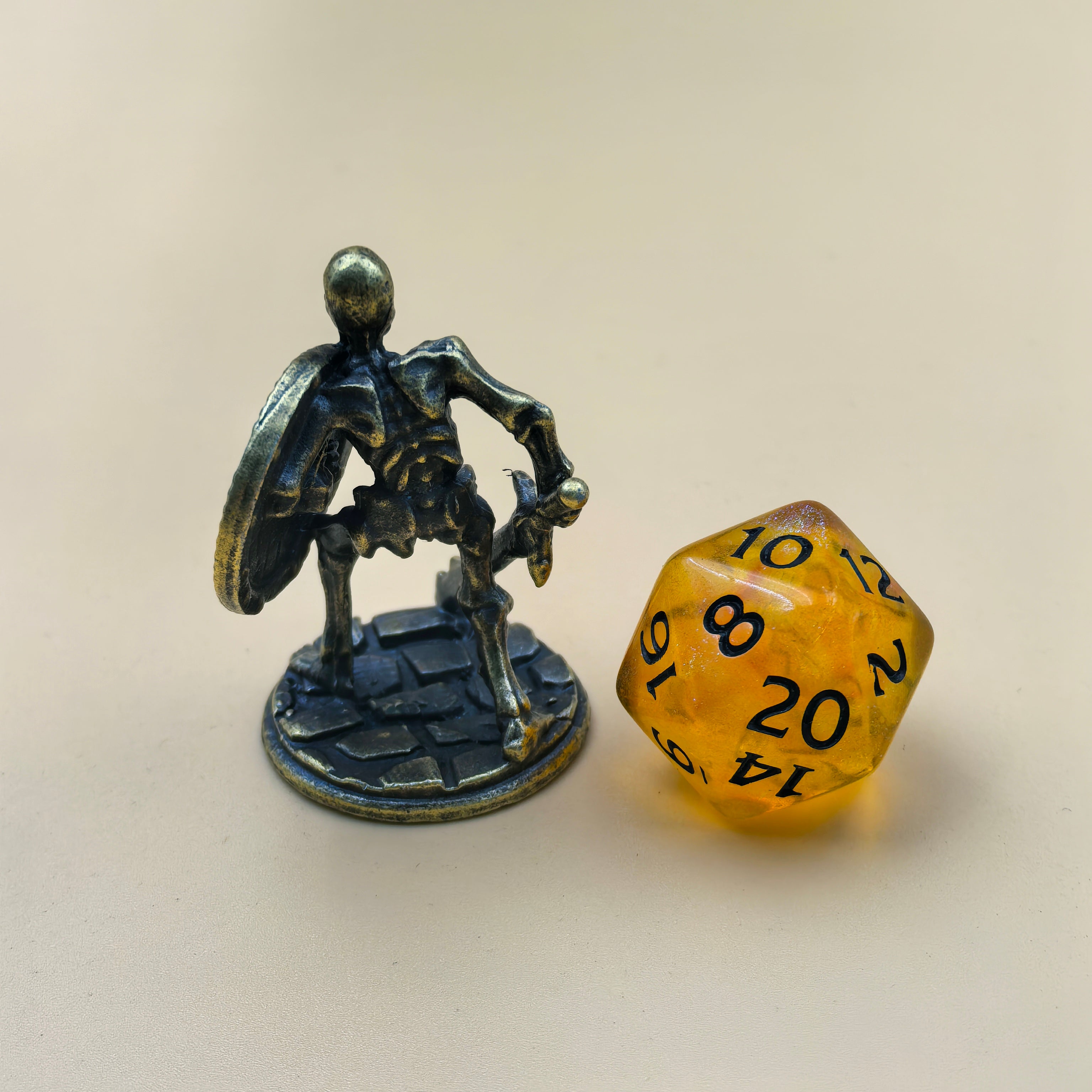 Undead skeleton warrior miniature + Mystery D20