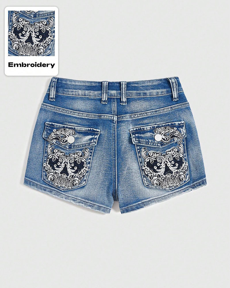 Vibecurve® Grunge Punk Women's Embroidered Pocket Casual Denim Shorts
