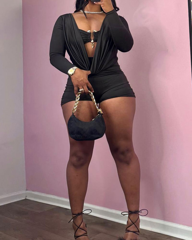 🔥Vibecurve®Women's Basic Solid Color Metal Decor Cut Out Romper