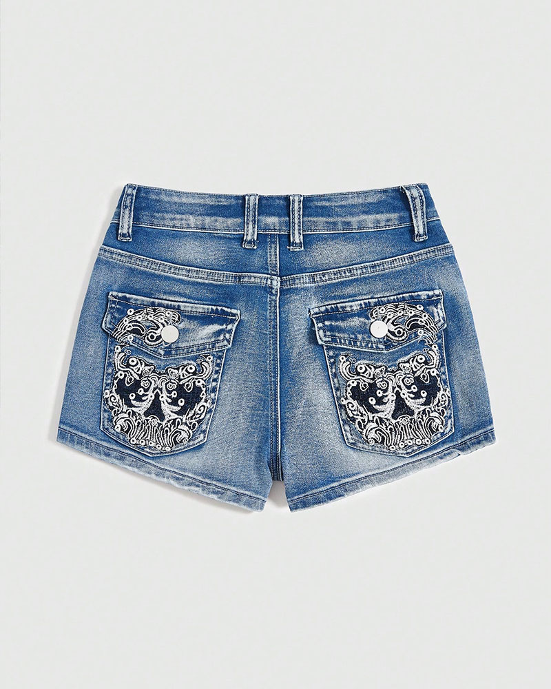 Vibecurve® Grunge Punk Women's Embroidered Pocket Casual Denim Shorts