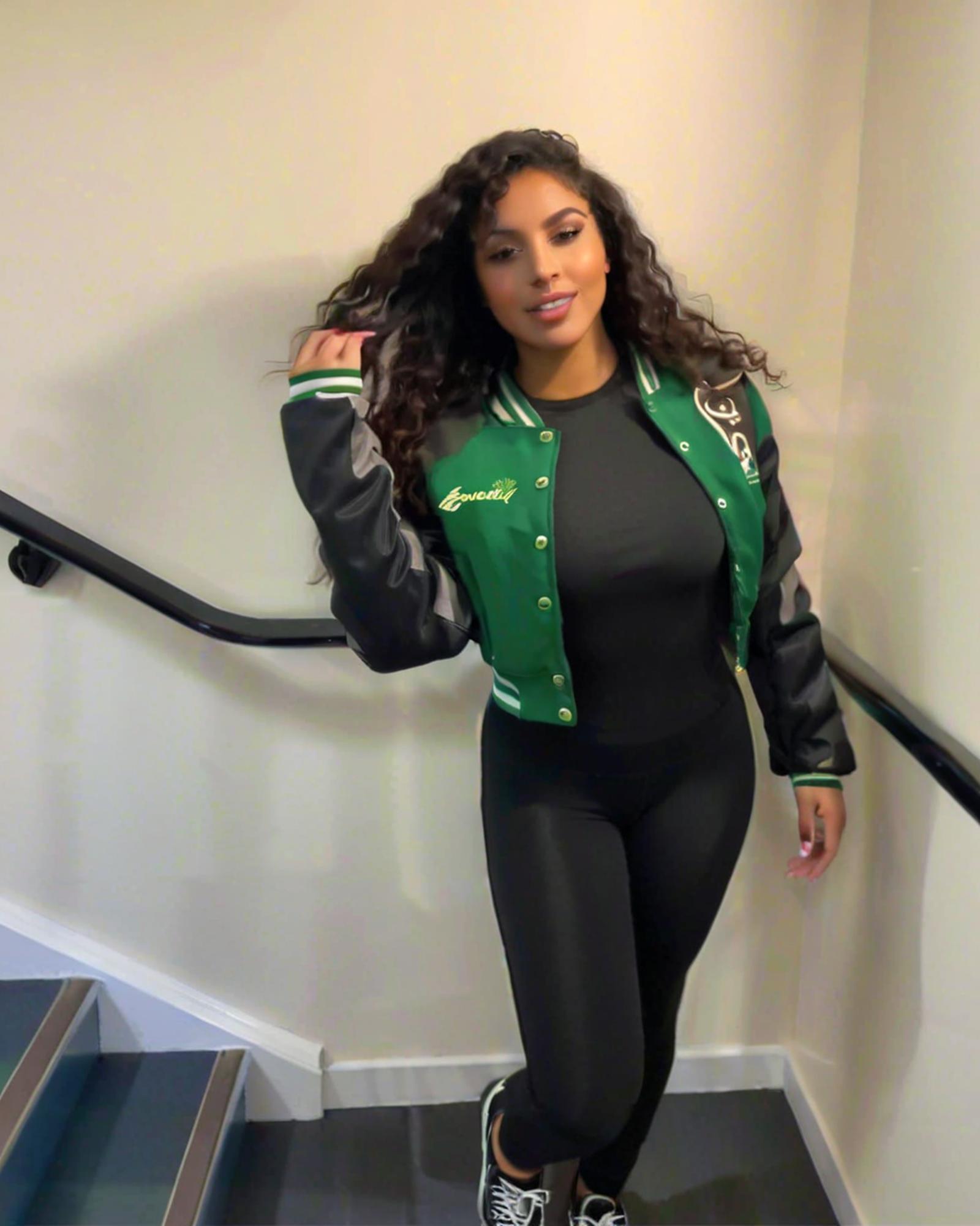 Vibecurve® Bomber Jacket: Curve-Hugging Home Run!