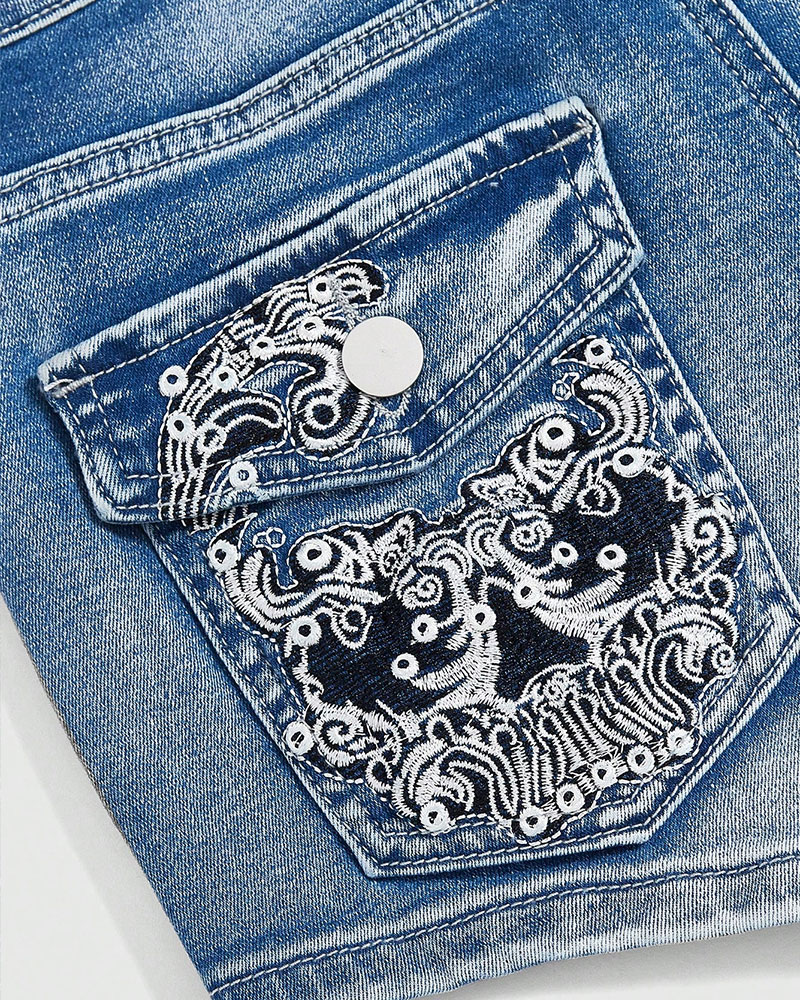 Vibecurve® Grunge Punk Women's Embroidered Pocket Casual Denim Shorts