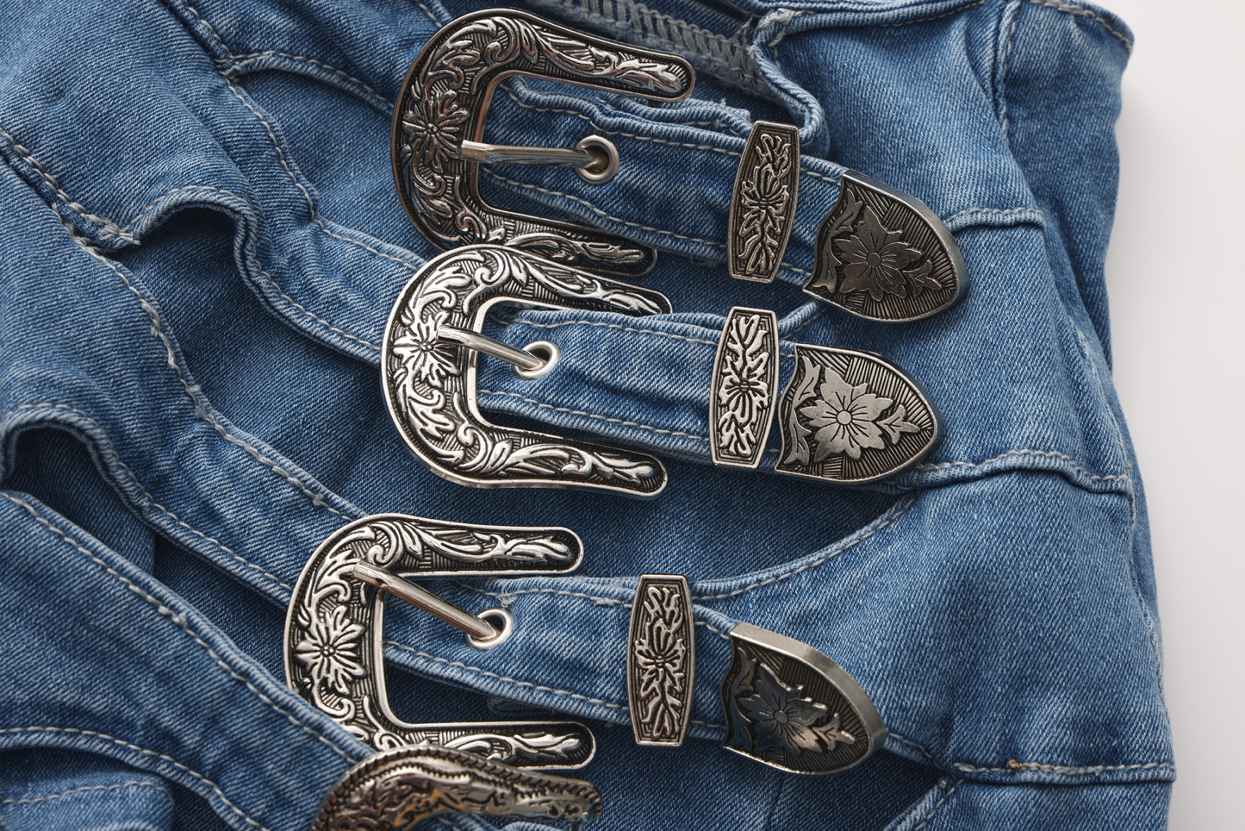 Vibecurve® Buckle Down High-Rise Denim Skort