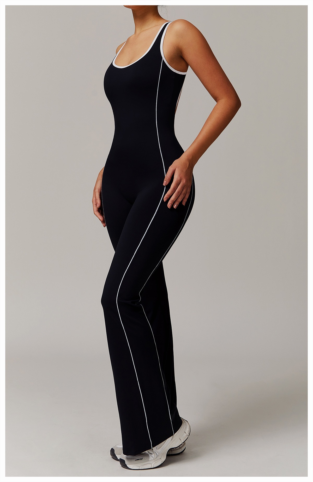 Vibecurve® Cutout Back Contrast Piping Flare Jumpsuit