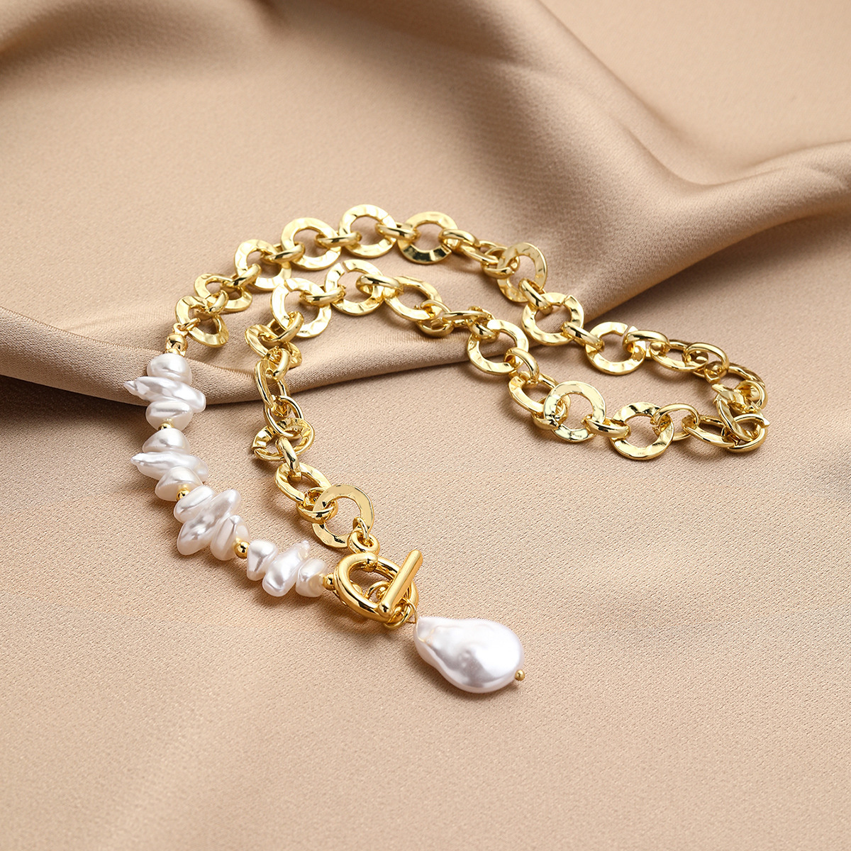 Vibecurve® Light Luxury Baroque Pearl Necklace
