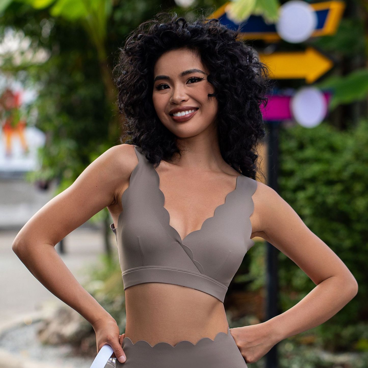 Vibecurve® V-Neck Lace Vest With Chest Padding And Gathered Shock-Proof Sports Top