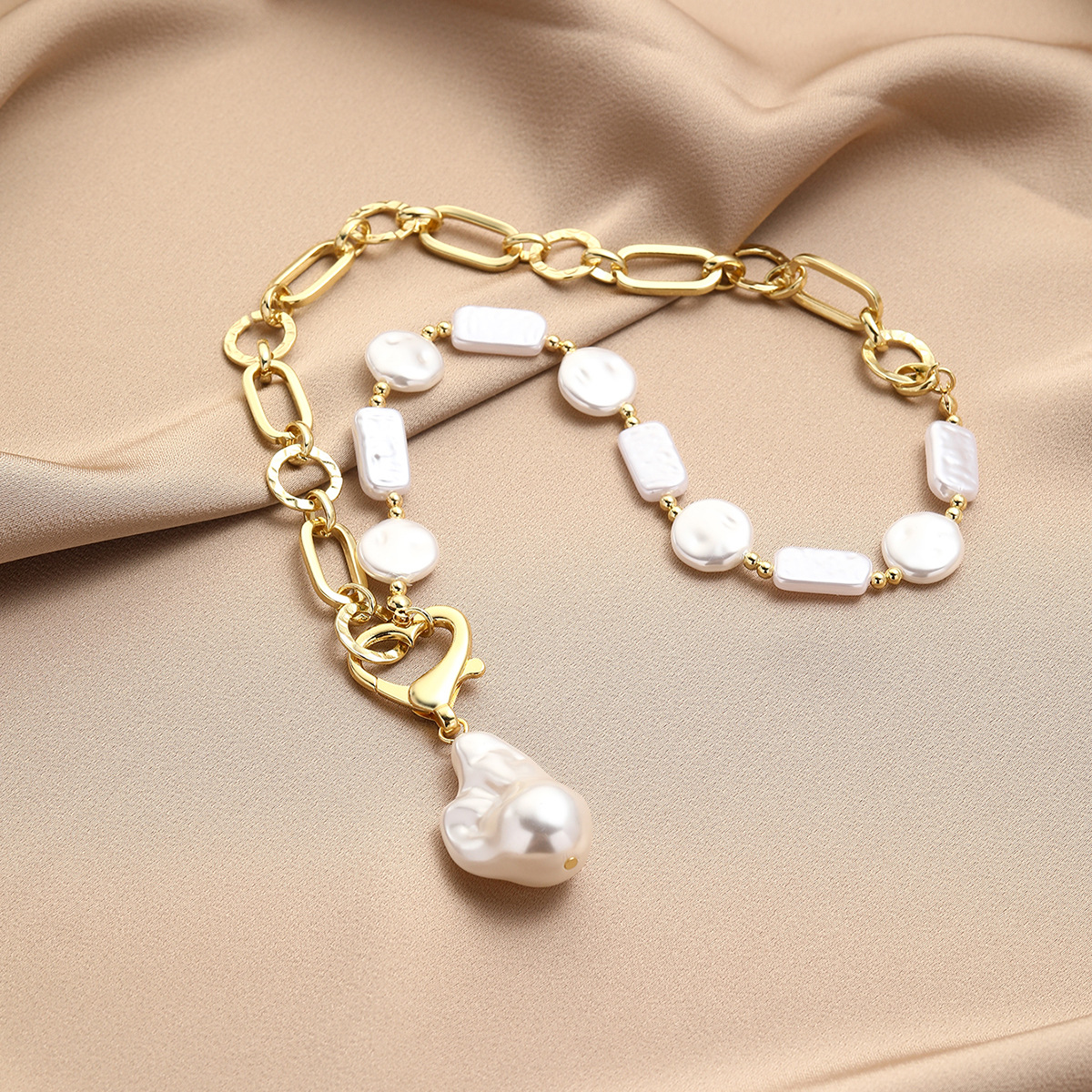 Vibecurve® Light Luxury Baroque Pearl Necklace