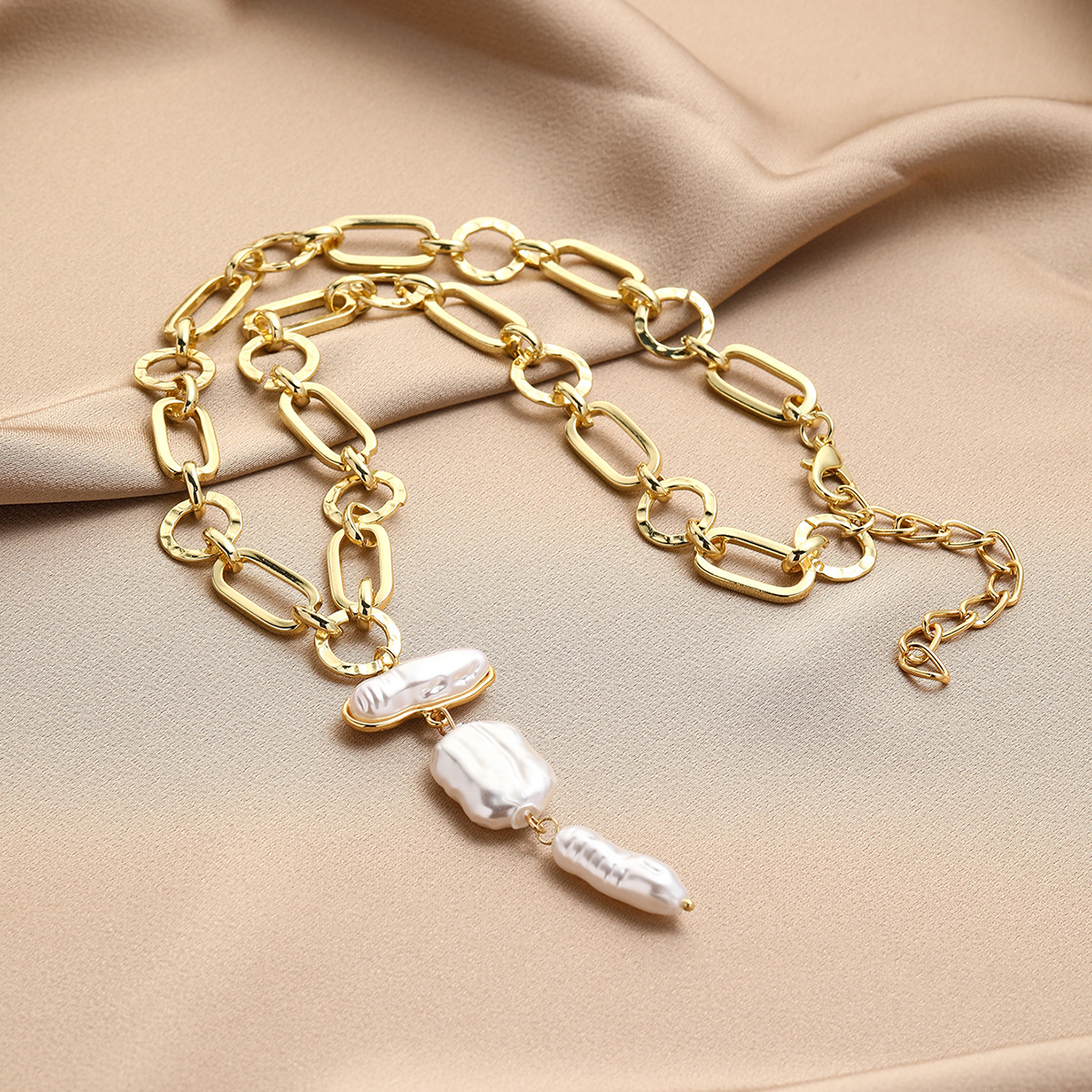 Vibecurve® Light Luxury Baroque Pearl Necklace