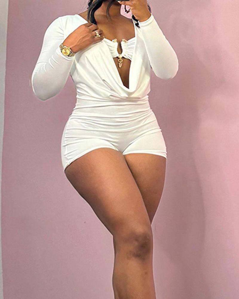 🔥Vibecurve®Women's Basic Solid Color Metal Decor Cut Out Romper