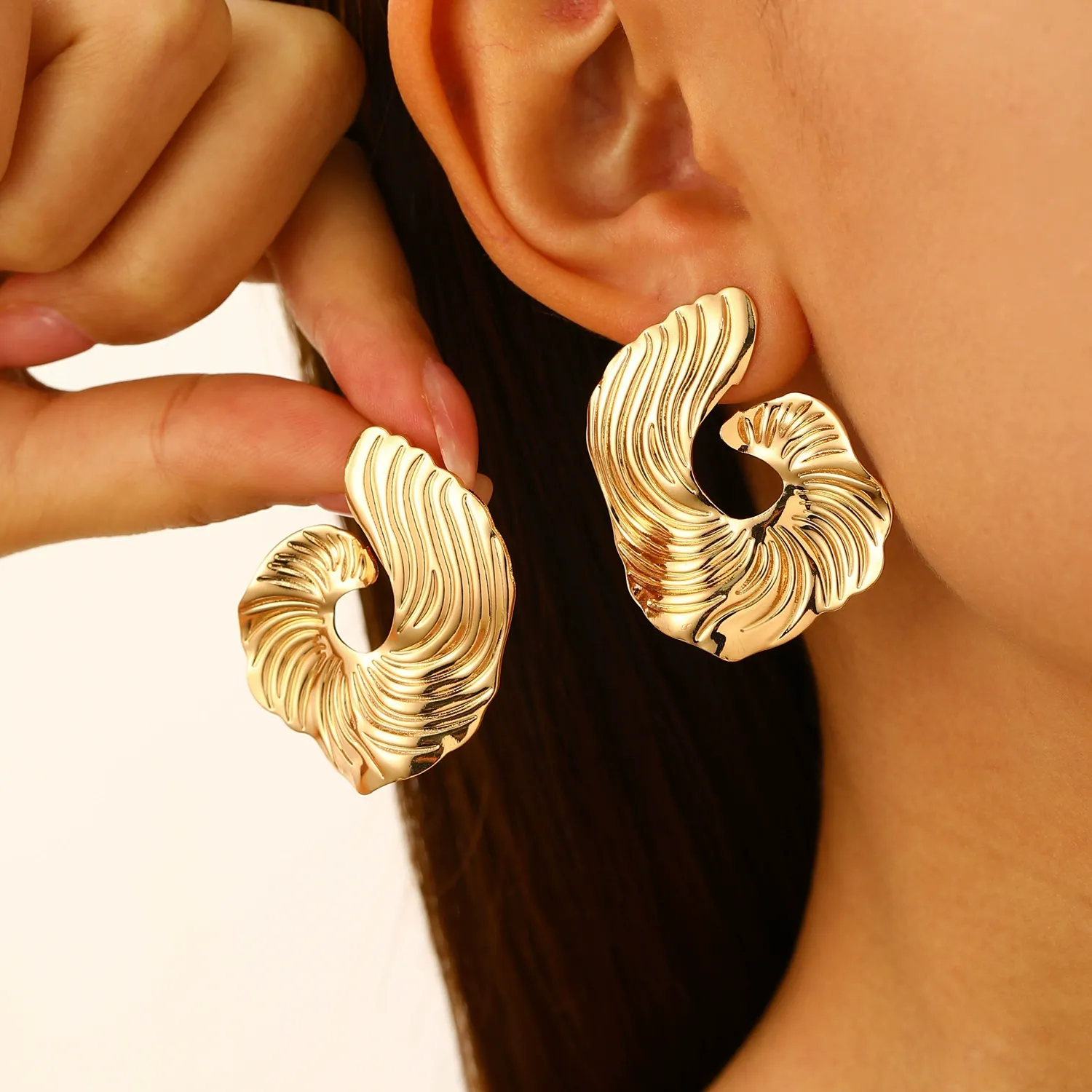 Vibecurve® Ocean Series Pearl Shell Earrings