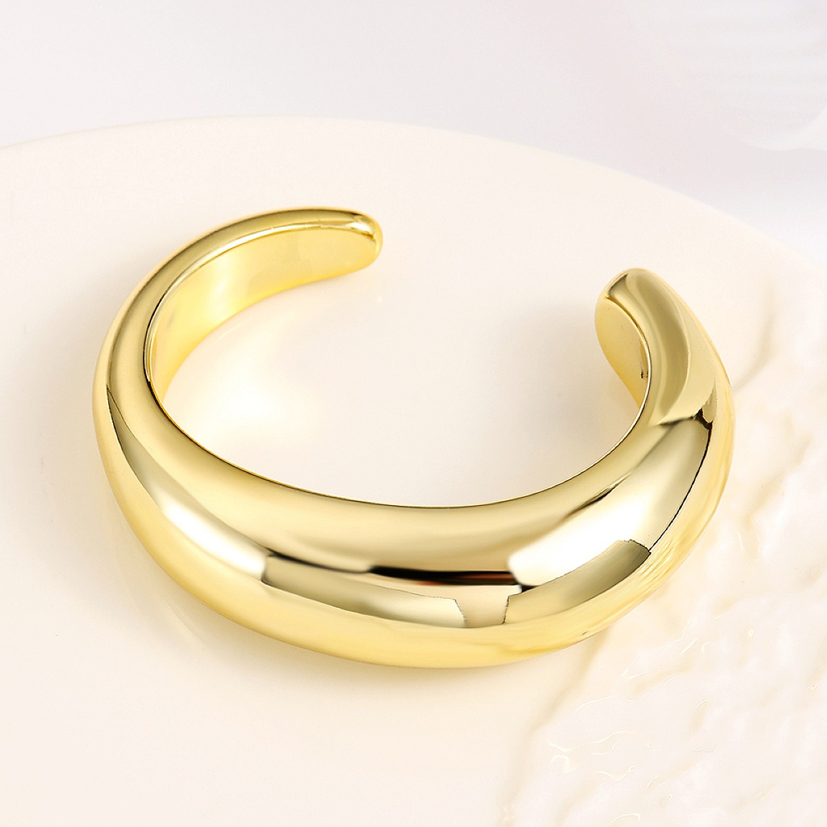 Vibecurve® Spring Cuff Geometric Bracelet