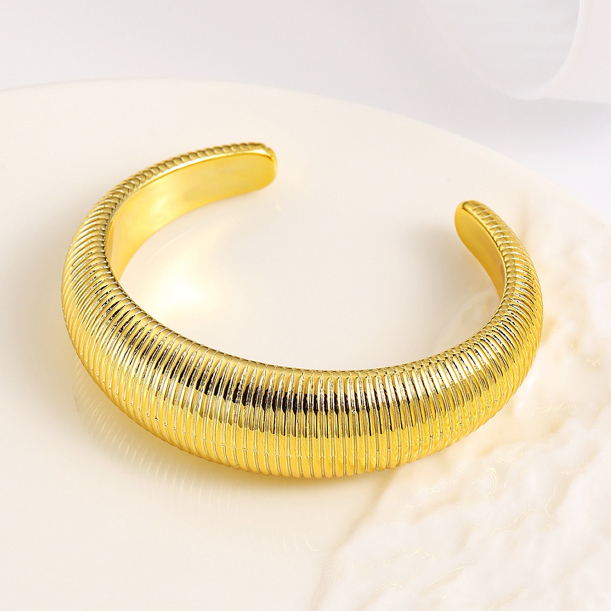 Vibecurve® Spring Cuff Geometric Bracelet