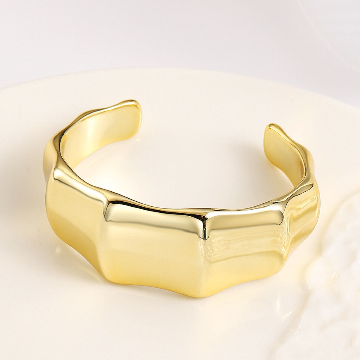 Vibecurve® Spring Cuff Geometric Bracelet