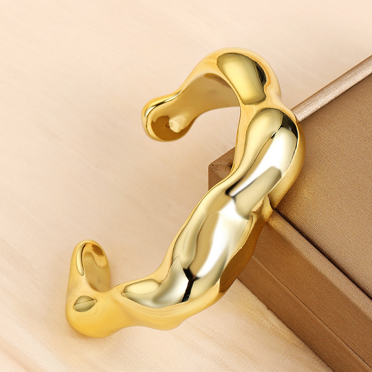 Vibecurve® Spring Cuff Geometric Bracelet