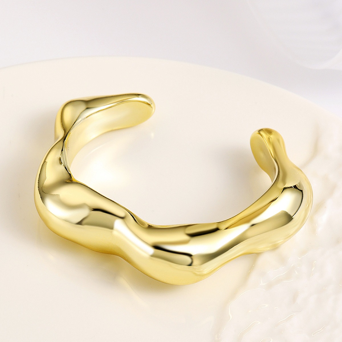 Vibecurve® Spring Cuff Geometric Bracelet