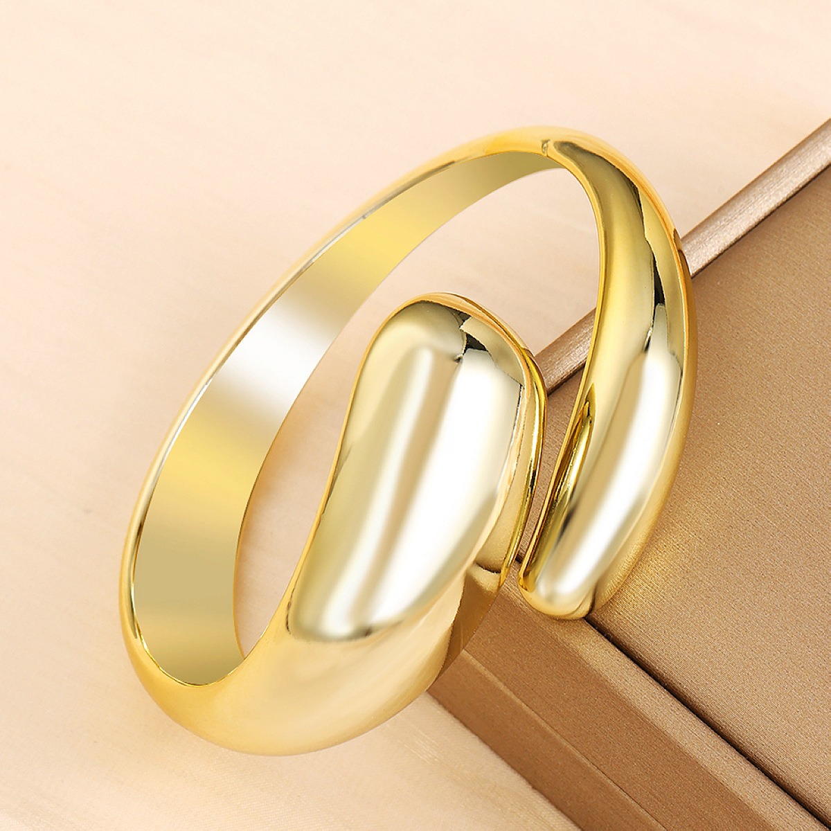 Vibecurve® Spring Cuff Geometric Bracelet