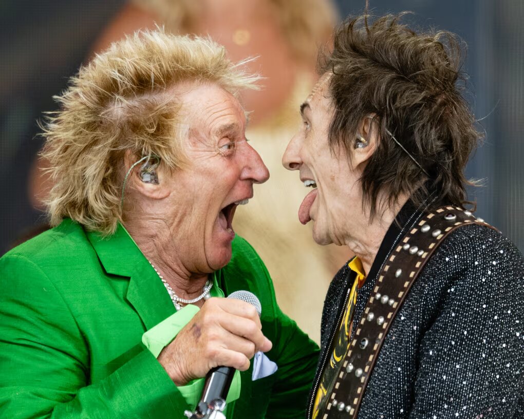 【Performance Review】Rod Stewart at Glastonbury: A tender echo of rock's golden age