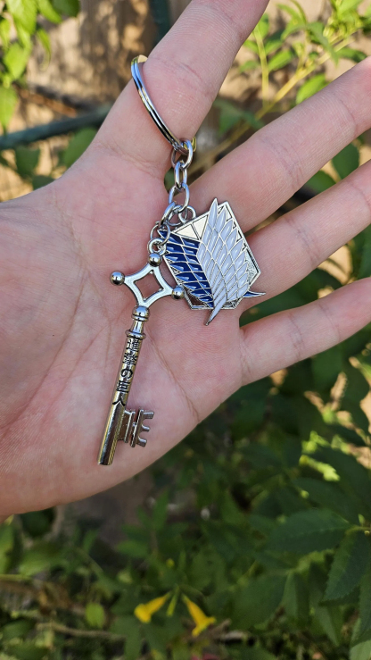 Attack On Titan Keychain Gold And Silver