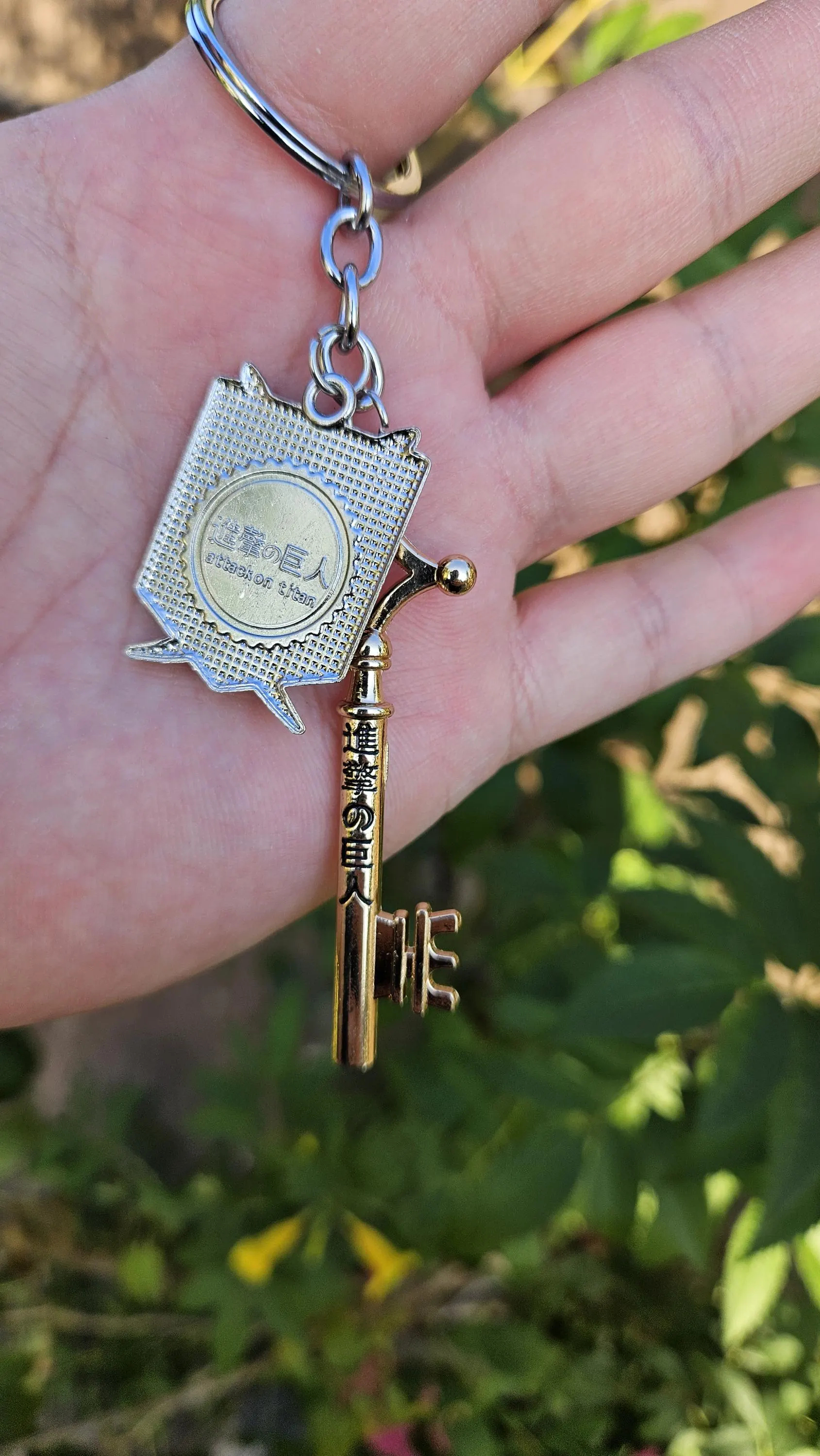 Attack On Titan Keychain Gold And Silver