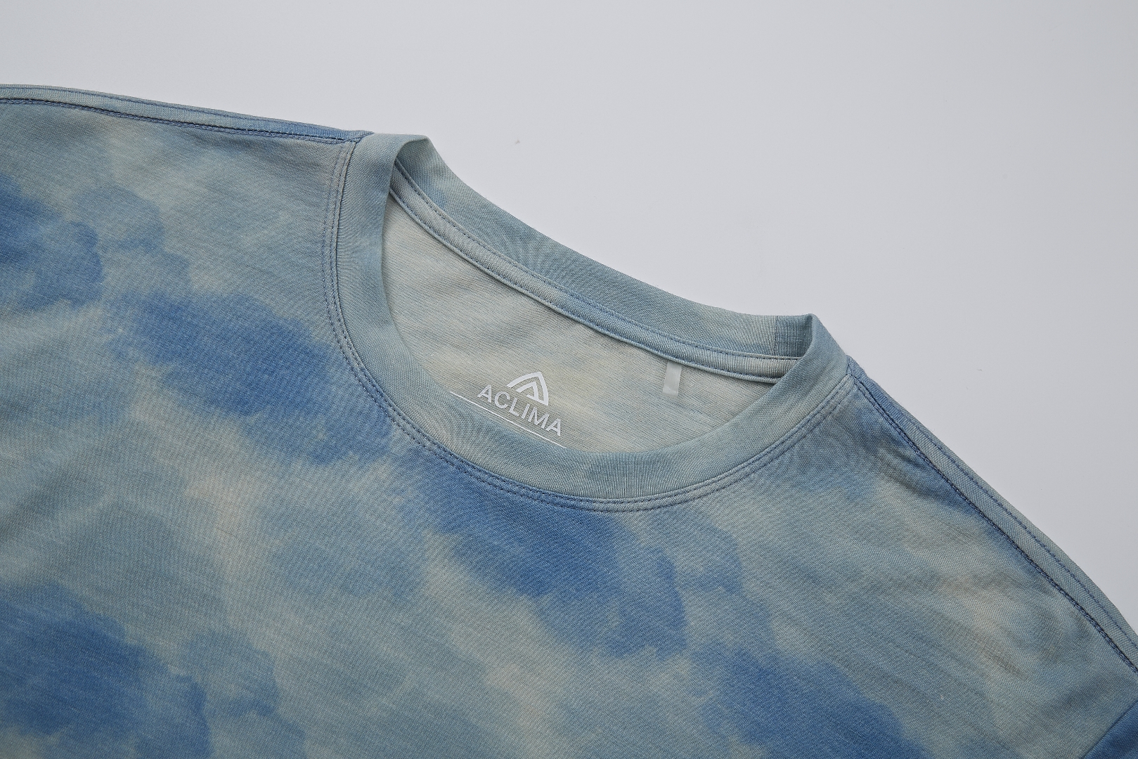 Tencel Merino Wool tie-dye long-sleeve T-shirt, comfortable for hiking and running, quick-drying, antibacterial breathable and super sun-proof.