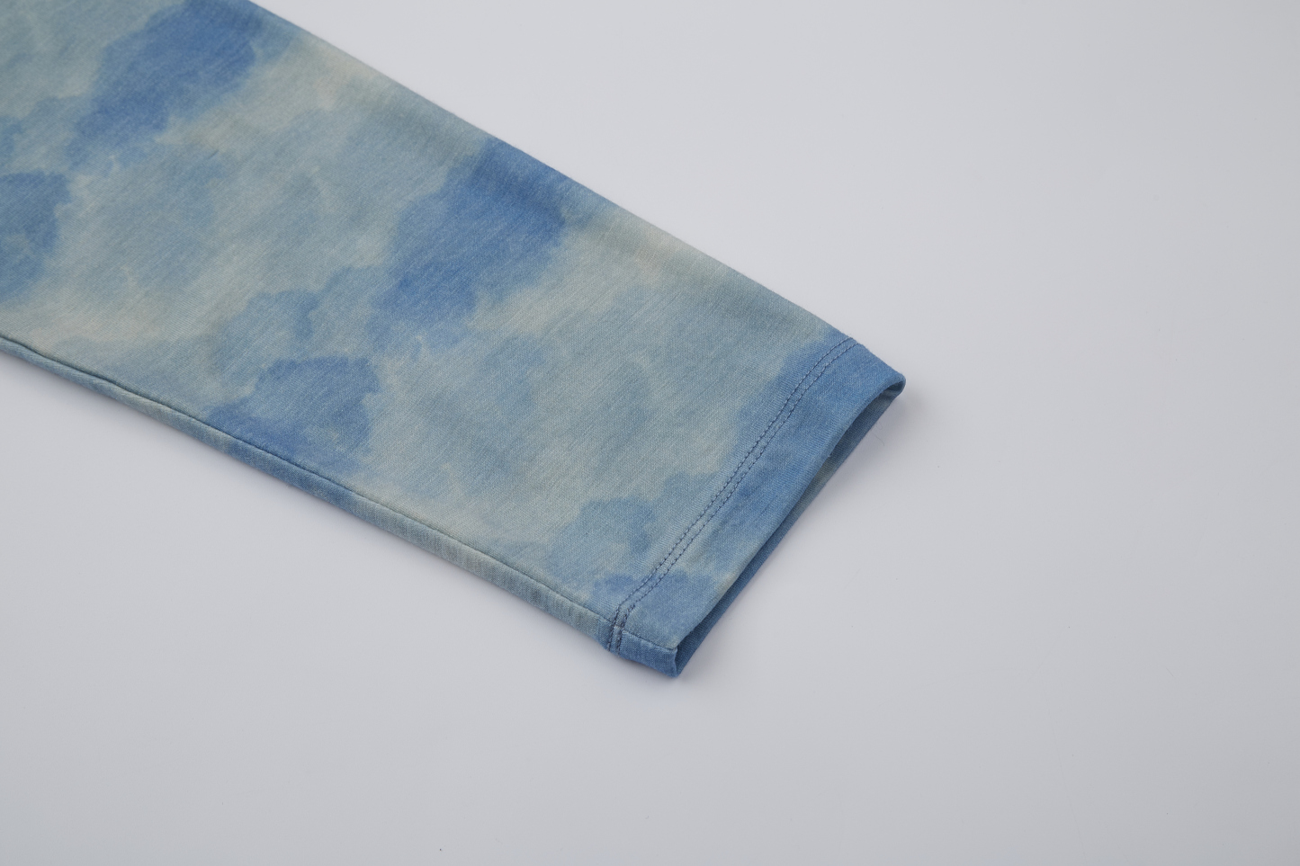 Tencel Merino Wool tie-dye long-sleeve T-shirt, comfortable for hiking and running, quick-drying, antibacterial breathable and super sun-proof.