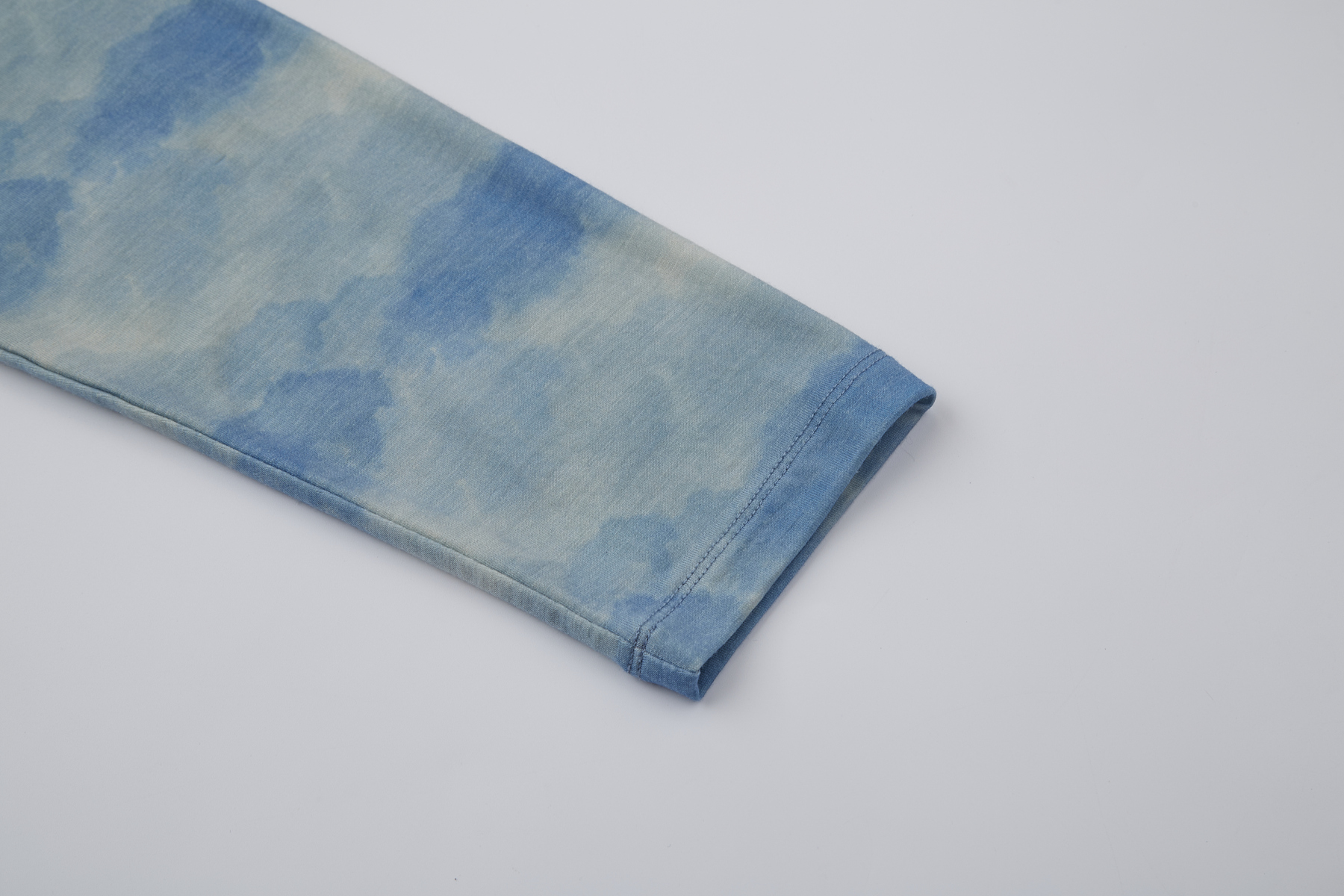 Tencel Merino Wool tie-dye long-sleeve T-shirt, comfortable for hiking and running, quick-drying, antibacterial breathable and super sun-proof.