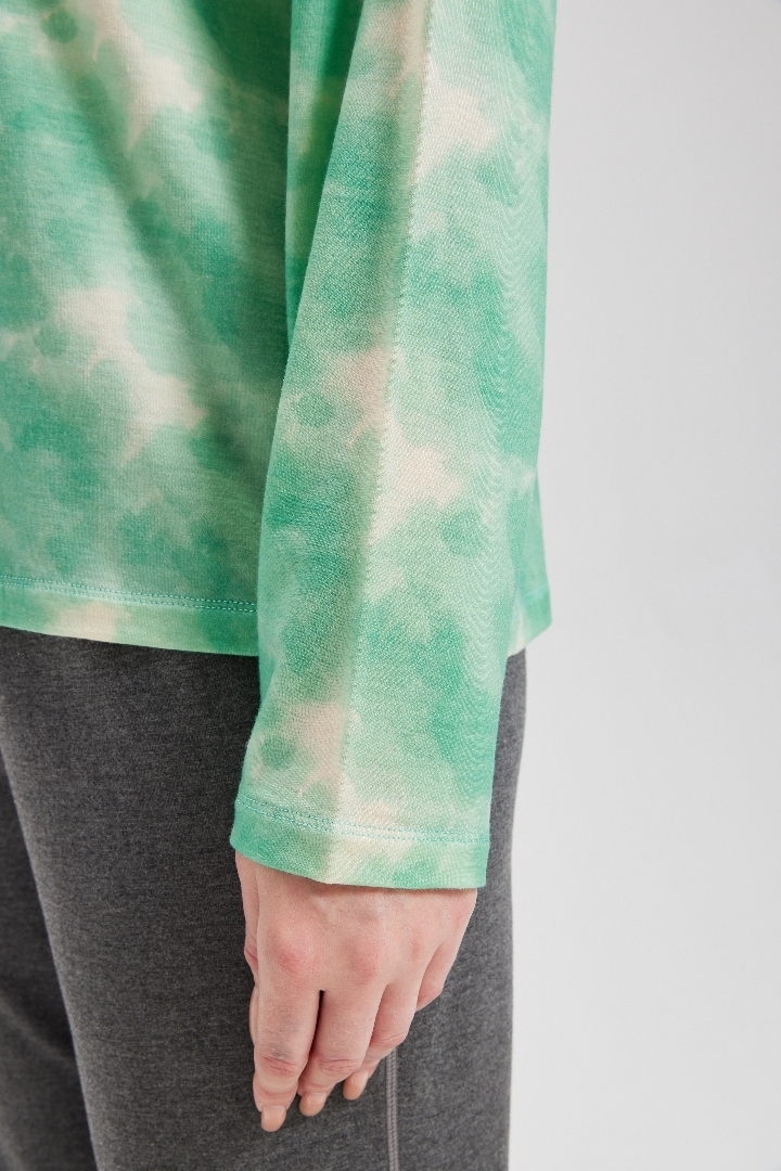 Tencel Merino Wool tie-dye long-sleeve T-shirt, comfortable for hiking and running, quick-drying, antibacterial breathable and super sun-proof.