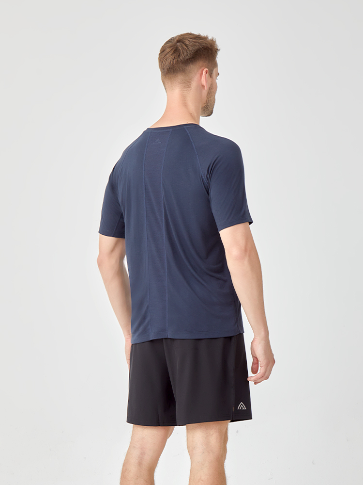 Men's sports training shorts with lining
