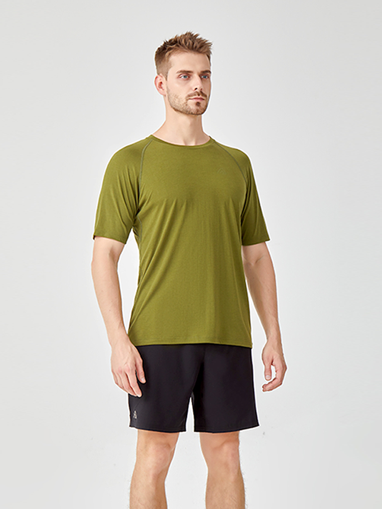Men's sports training shorts with lining