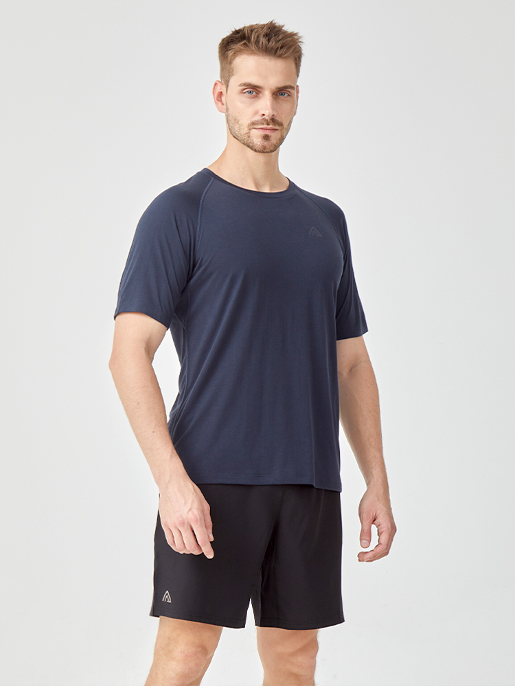 Men's sports training shorts with lining