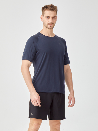 Men's sports training shorts with lining