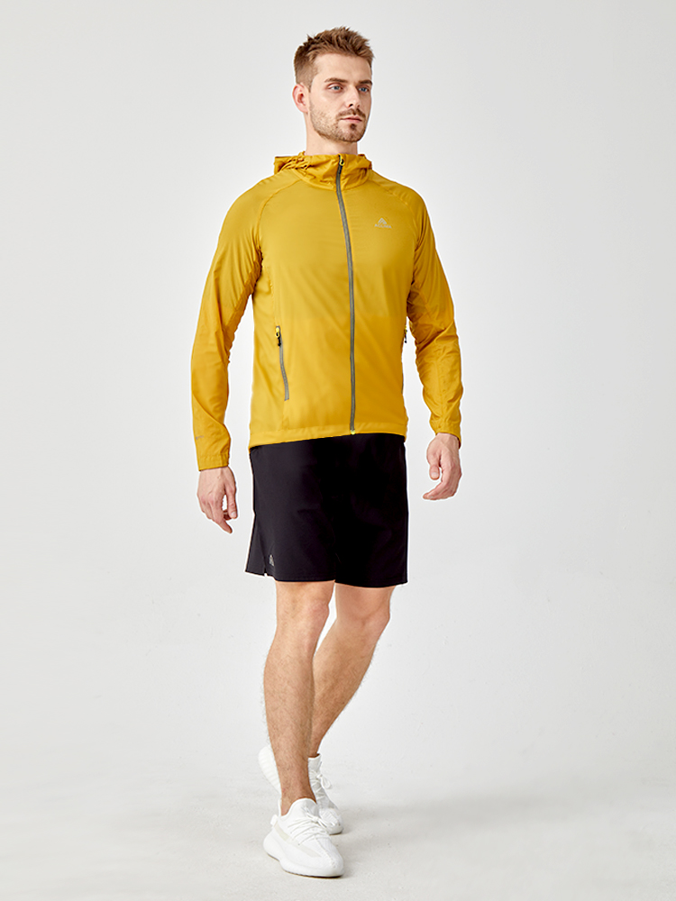   Lightweight men's sun protection hooded sports jacket