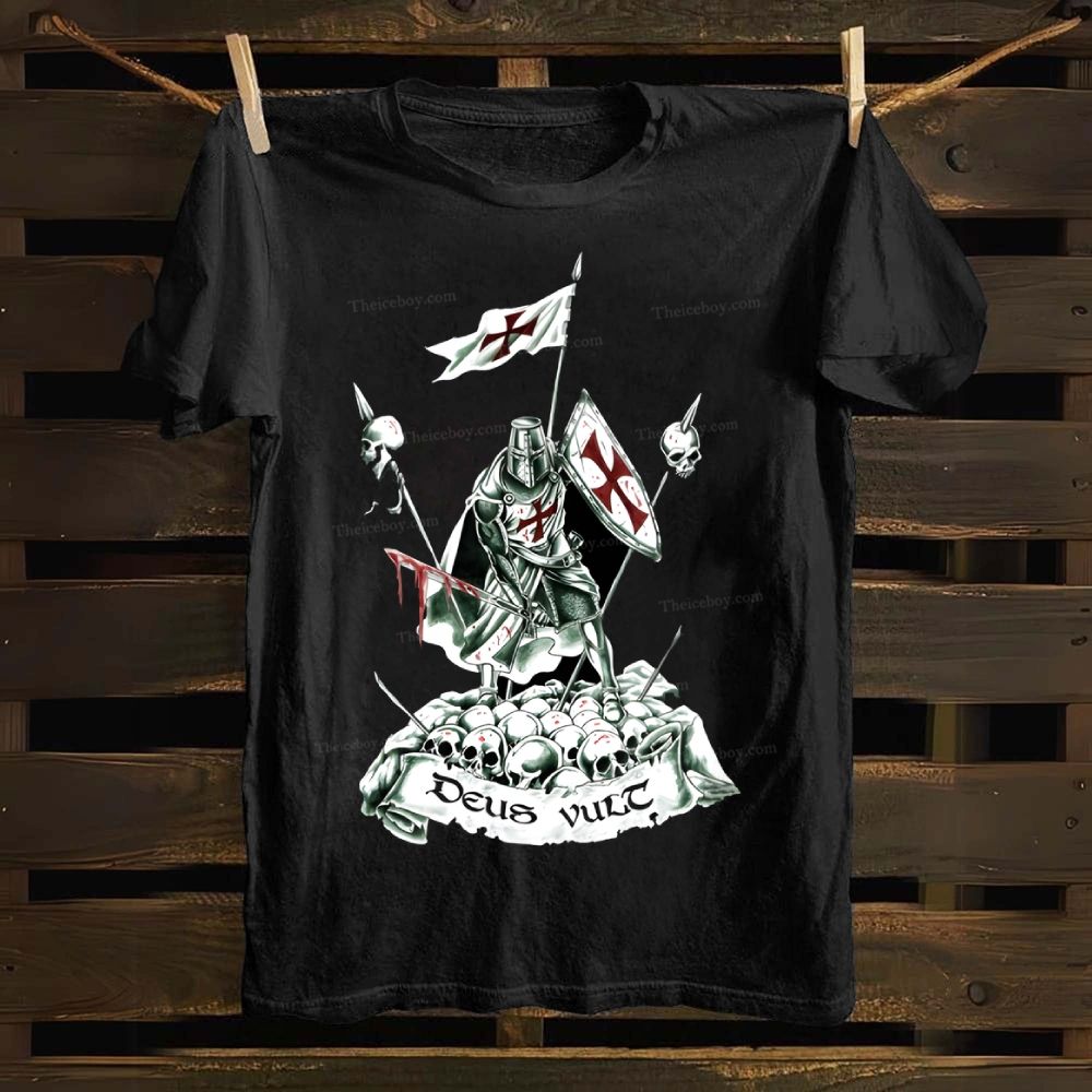 Deus Vult Knight templar with bloody sword on the skulls Cotton T-shirt